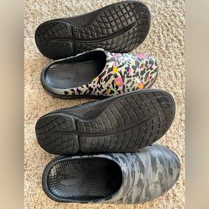 OOFOS Women's Mules - Black, Gray, and Multicolor/Floral